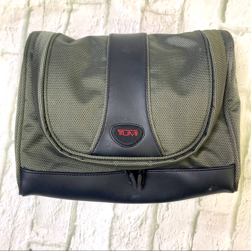 EUC Tumi Hanging Toiletry Travel Dopp Kit Bag